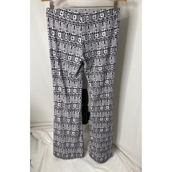 Woman’s size large Feathers light weight black and white casual sleep pants - Picture 3 of 4